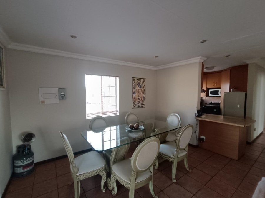 3 Bedroom Property for Sale in Die Hoewes Gauteng