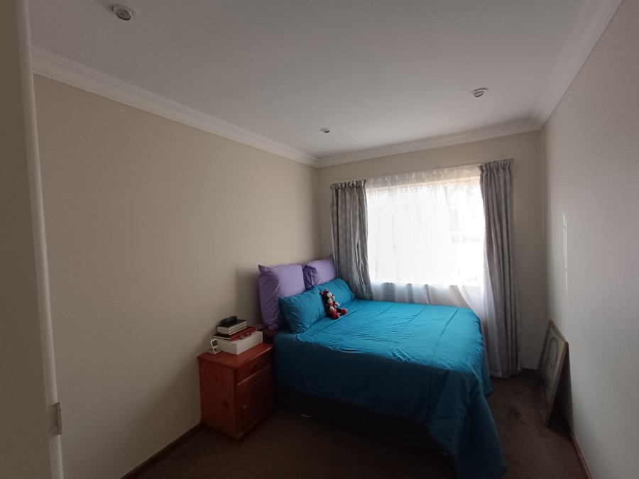 3 Bedroom Property for Sale in Die Hoewes Gauteng
