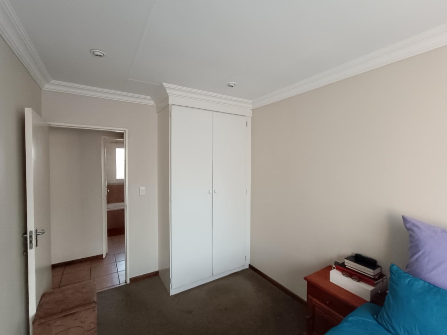 3 Bedroom Property for Sale in Die Hoewes Gauteng