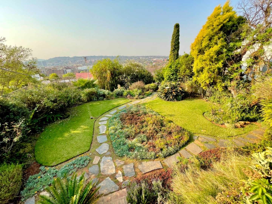 6 Bedroom Property for Sale in Muckleneuk Gauteng