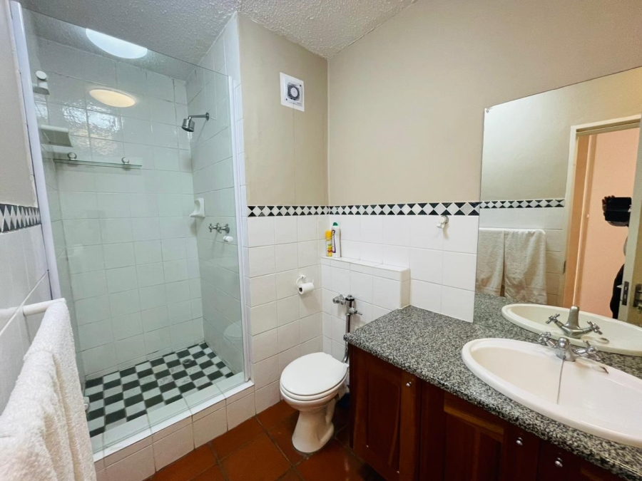 2 Bedroom Property for Sale in Sandhurst Gauteng