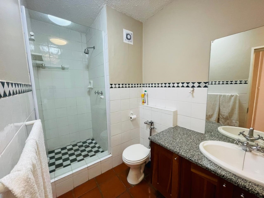 2 Bedroom Property for Sale in Sandhurst Gauteng