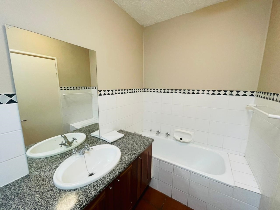 2 Bedroom Property for Sale in Sandhurst Gauteng