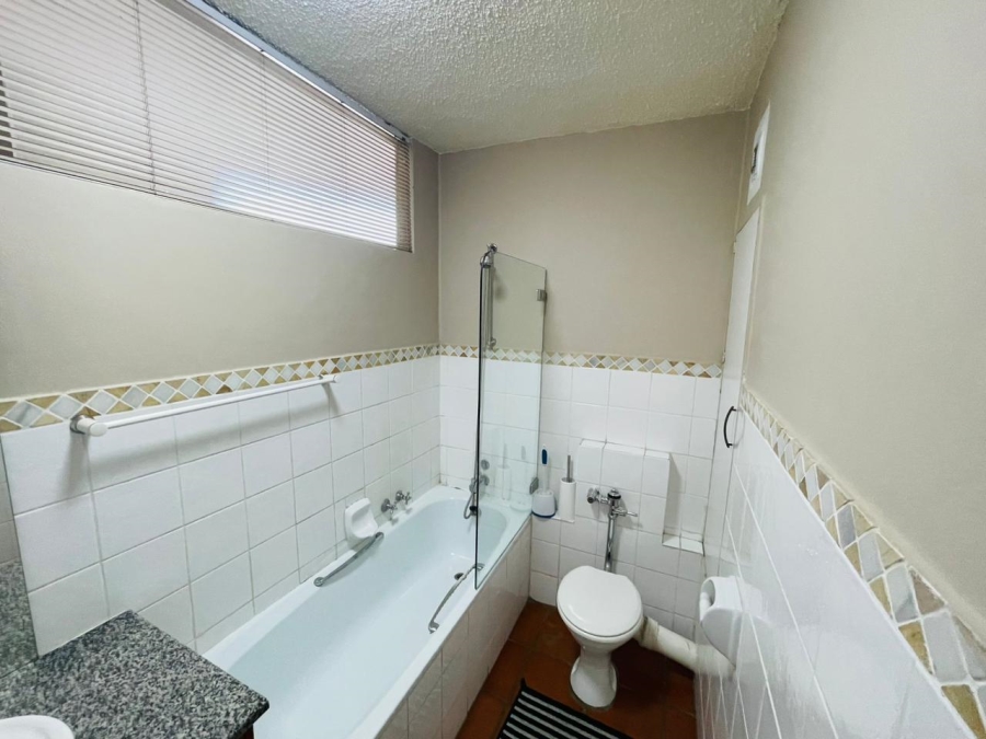 2 Bedroom Property for Sale in Sandhurst Gauteng