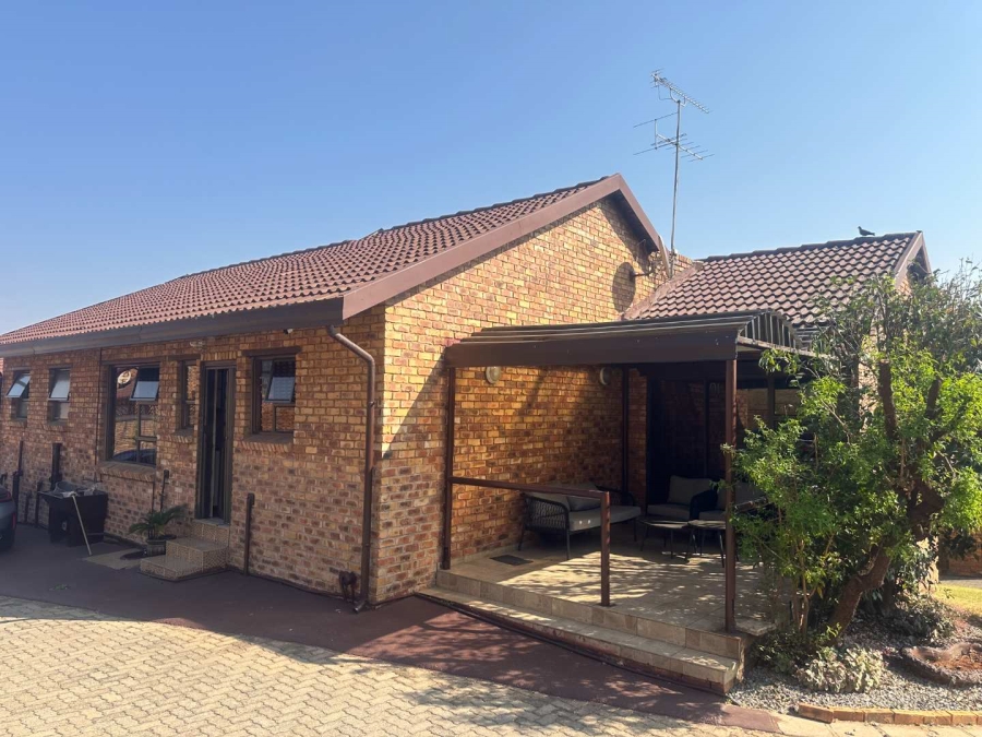 3 Bedroom Property for Sale in Meredale Gauteng
