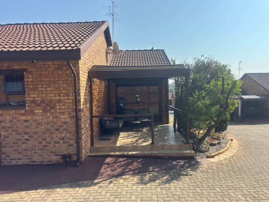 3 Bedroom Property for Sale in Meredale Gauteng