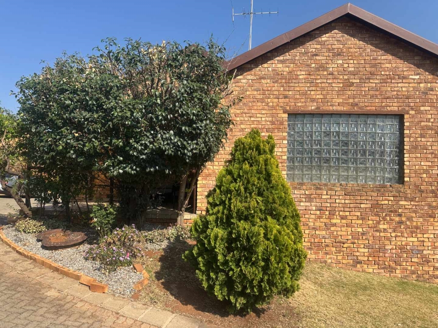 3 Bedroom Property for Sale in Meredale Gauteng