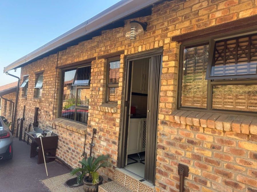 3 Bedroom Property for Sale in Meredale Gauteng