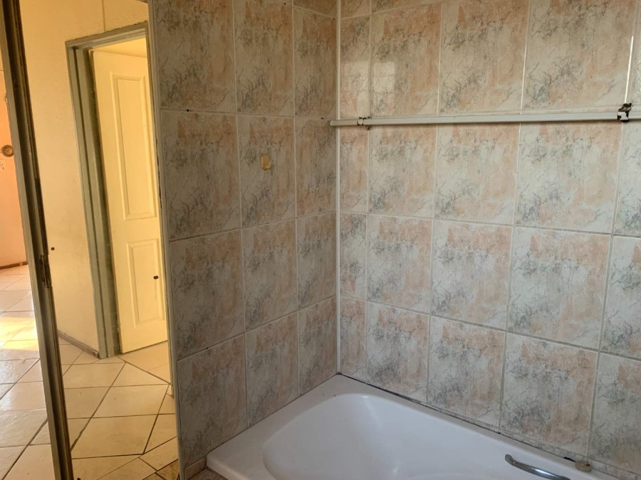 1 Bedroom Property for Sale in Ridgeway Gauteng