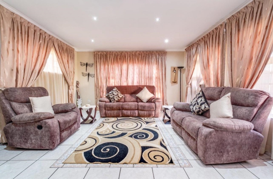 4 Bedroom Property for Sale in Weltevreden Park Gauteng