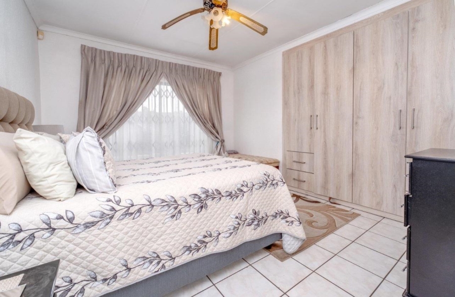 4 Bedroom Property for Sale in Weltevreden Park Gauteng