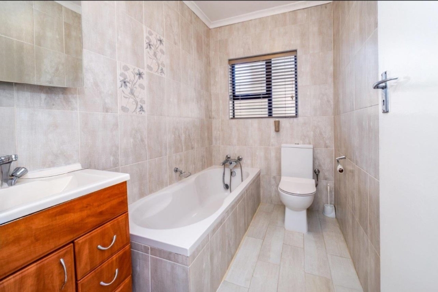 4 Bedroom Property for Sale in Weltevreden Park Gauteng