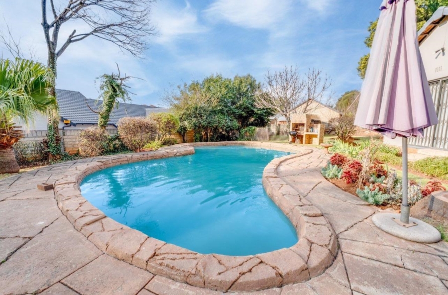 4 Bedroom Property for Sale in Weltevreden Park Gauteng