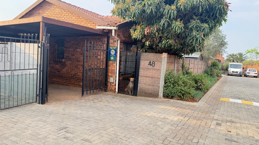2 Bedroom Property for Sale in Weltevreden Park Gauteng