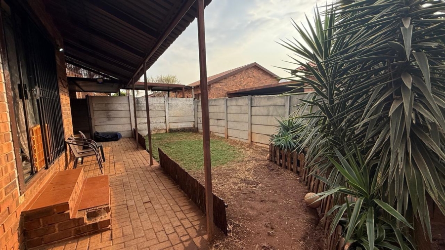 2 Bedroom Property for Sale in Weltevreden Park Gauteng