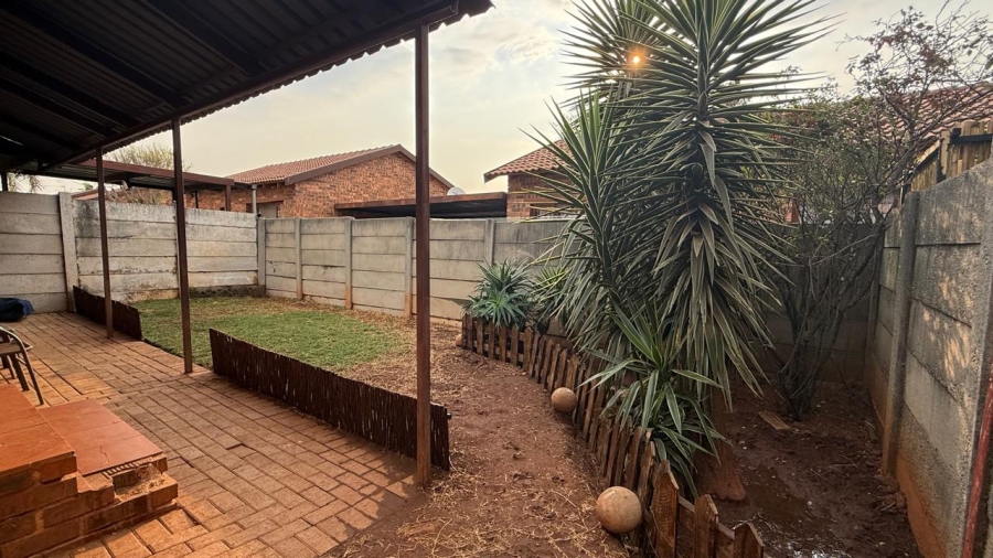 2 Bedroom Property for Sale in Weltevreden Park Gauteng