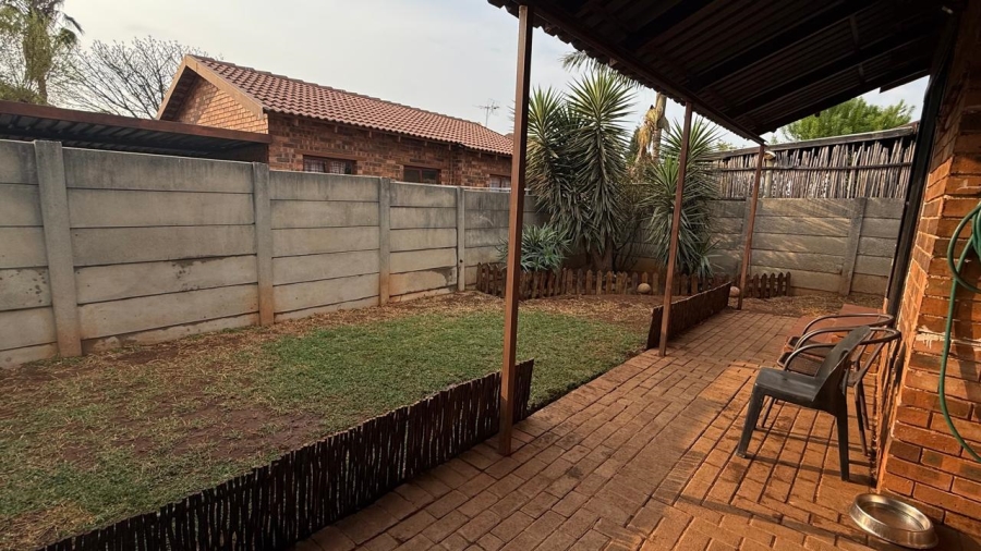 2 Bedroom Property for Sale in Weltevreden Park Gauteng
