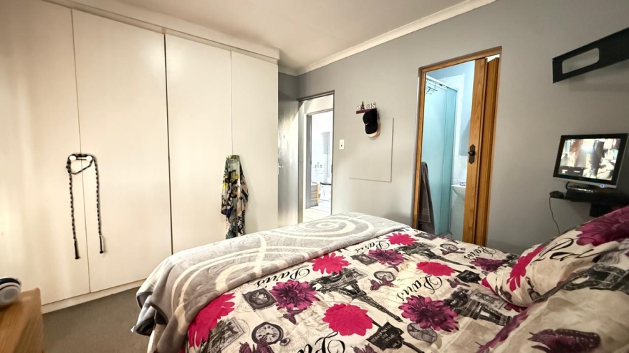 2 Bedroom Property for Sale in Weltevreden Park Gauteng