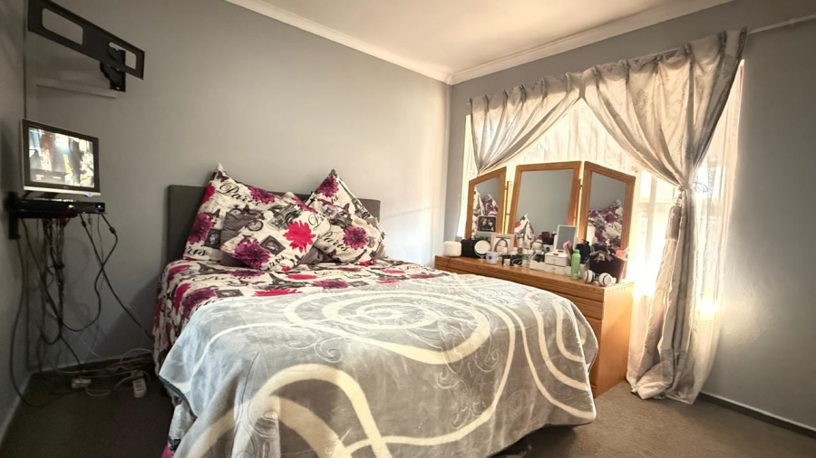 2 Bedroom Property for Sale in Weltevreden Park Gauteng