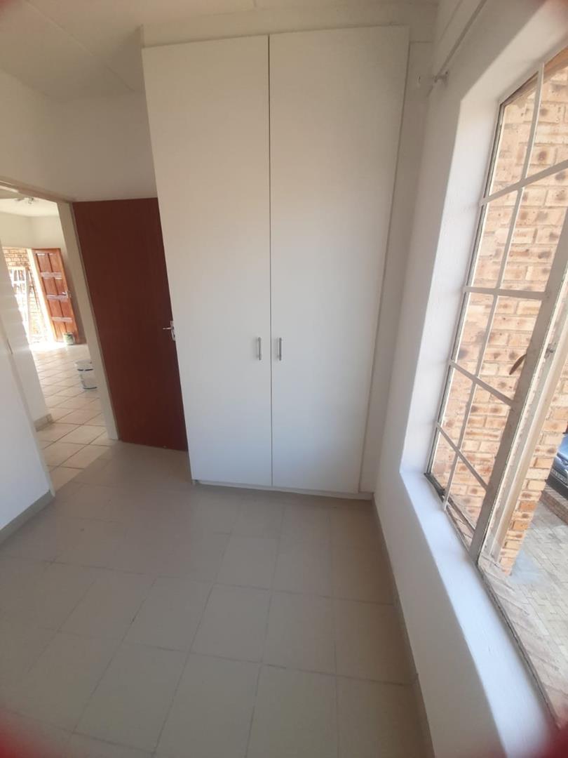 To Let 2 Bedroom Property for Rent in Chloorkop Gauteng