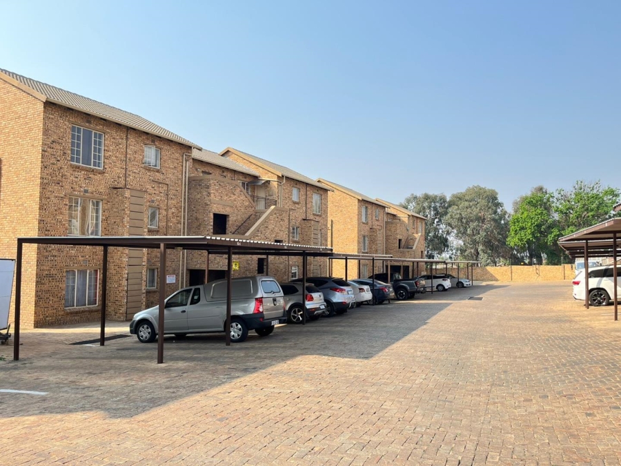To Let 2 Bedroom Property for Rent in Chloorkop Gauteng