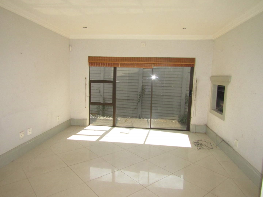6 Bedroom Property for Sale in Glenhazel Gauteng