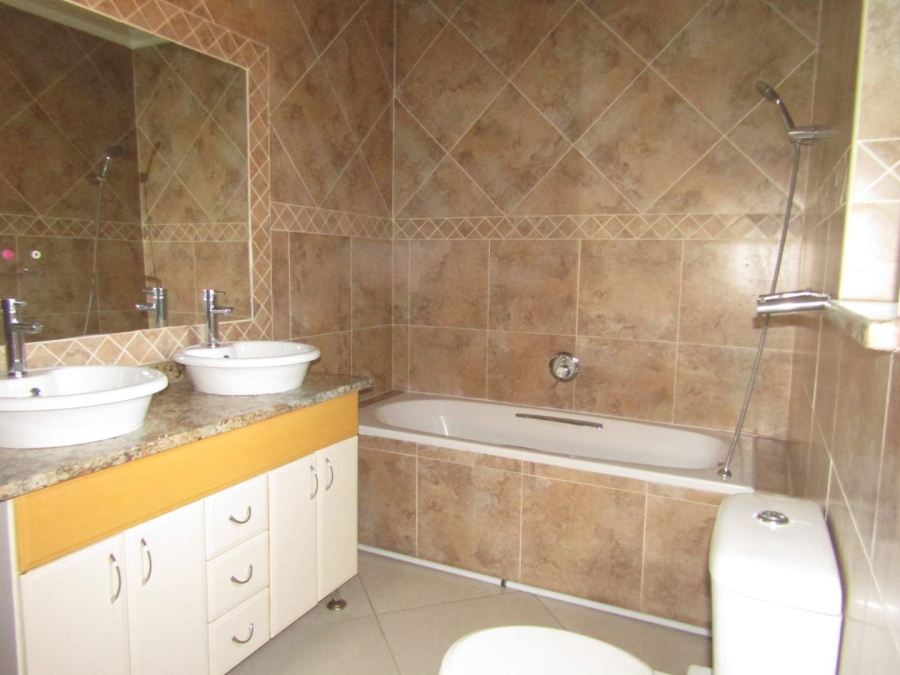 6 Bedroom Property for Sale in Glenhazel Gauteng