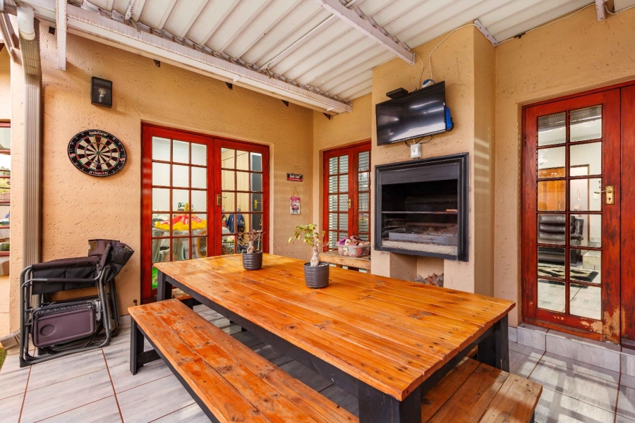 4 Bedroom Property for Sale in Moreleta Park Gauteng