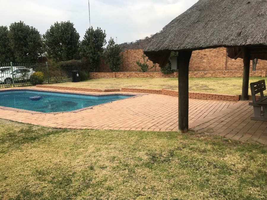 To Let 2 Bedroom Property for Rent in Linmeyer Gauteng