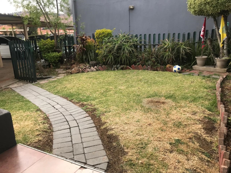 To Let 2 Bedroom Property for Rent in Linmeyer Gauteng
