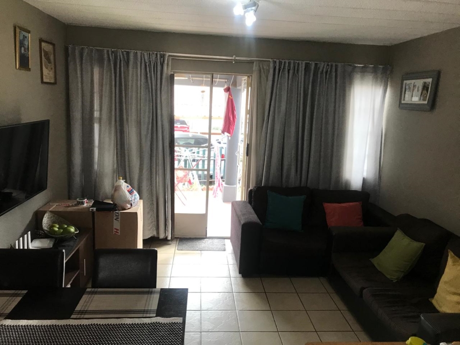 To Let 2 Bedroom Property for Rent in Linmeyer Gauteng