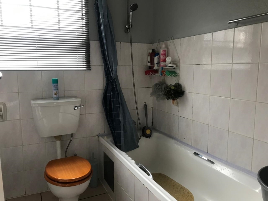 To Let 2 Bedroom Property for Rent in Linmeyer Gauteng