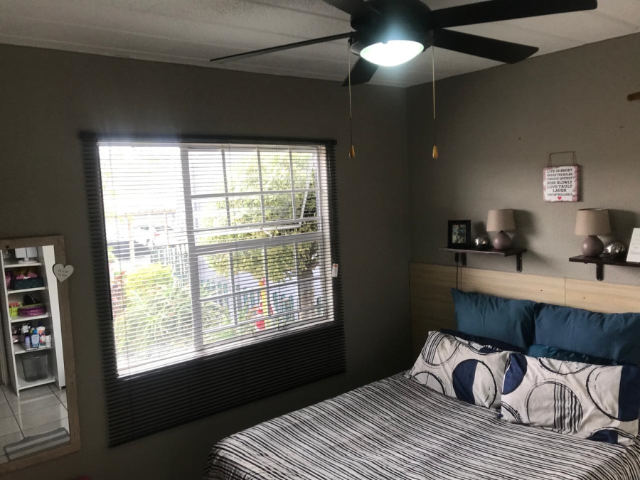 To Let 2 Bedroom Property for Rent in Linmeyer Gauteng