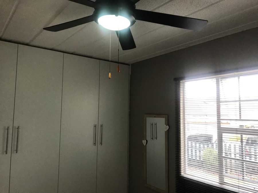 To Let 2 Bedroom Property for Rent in Linmeyer Gauteng