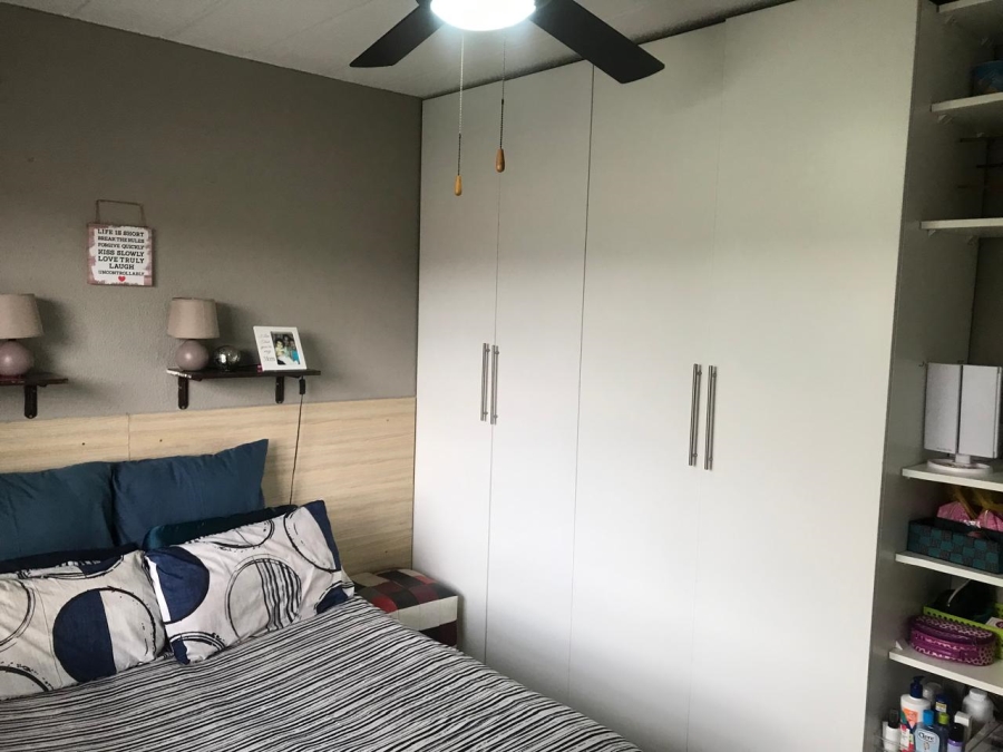 To Let 2 Bedroom Property for Rent in Linmeyer Gauteng