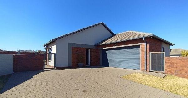3 Bedroom Property for Sale in Amberfield Manor Gauteng