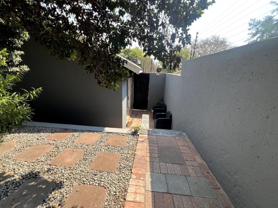 To Let 1 Bedroom Property for Rent in Bryanston Gauteng