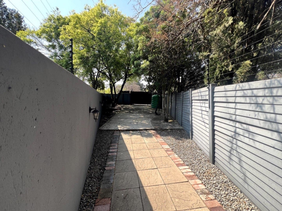 To Let 1 Bedroom Property for Rent in Bryanston Gauteng