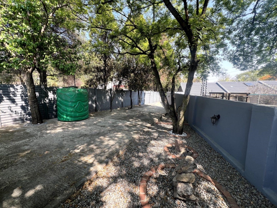 To Let 1 Bedroom Property for Rent in Bryanston Gauteng