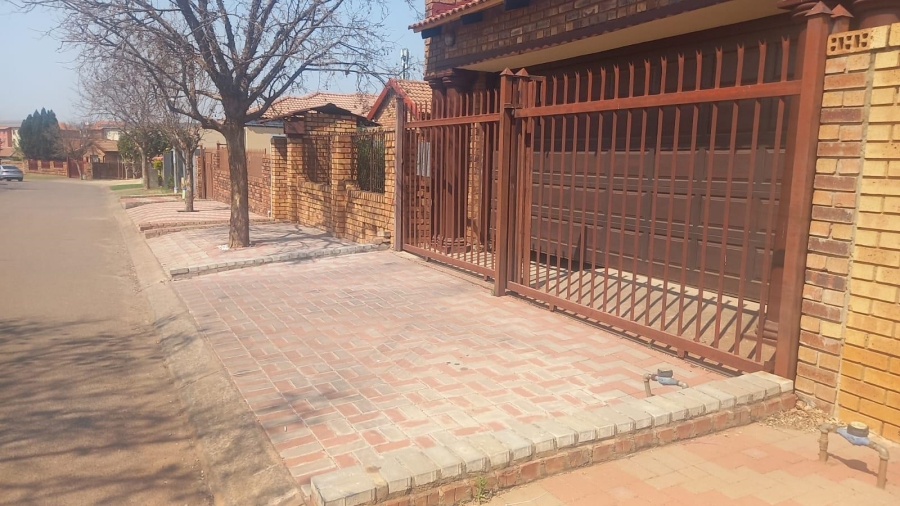 4 Bedroom Property for Sale in Danville Gauteng