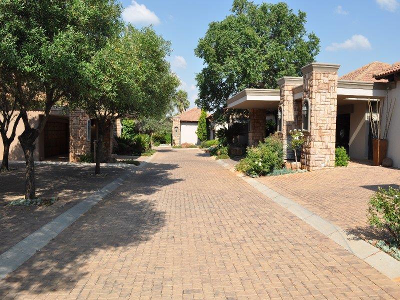 To Let 4 Bedroom Property for Rent in Silverwoods Country Estate Gauteng