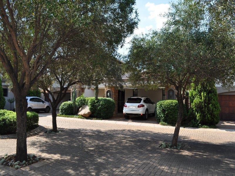 To Let 4 Bedroom Property for Rent in Silverwoods Country Estate Gauteng