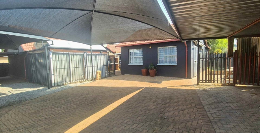 3 Bedroom Property for Sale in Brackendowns Gauteng