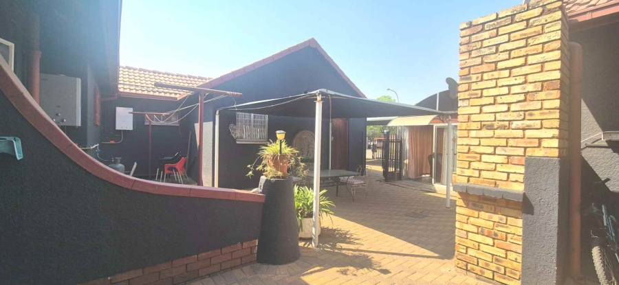 3 Bedroom Property for Sale in Brackendowns Gauteng
