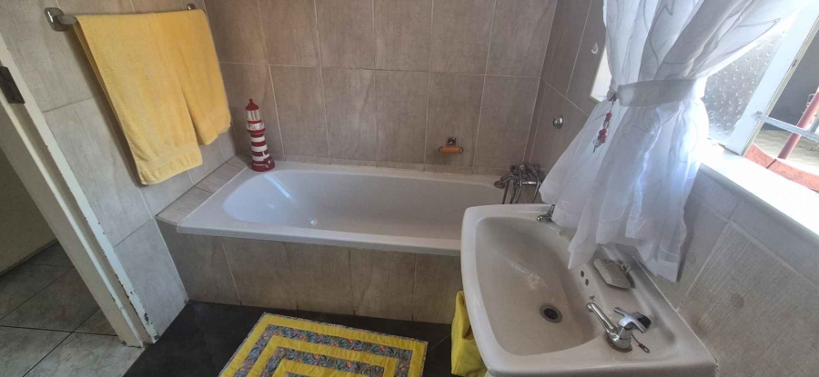 3 Bedroom Property for Sale in Brackendowns Gauteng