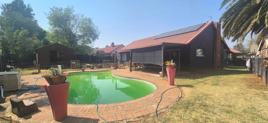 3 Bedroom Property for Sale in Brackendowns Gauteng