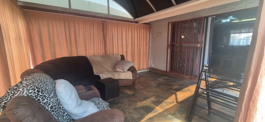 3 Bedroom Property for Sale in Brackendowns Gauteng