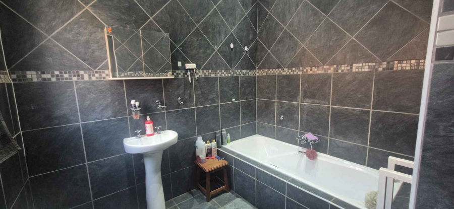 3 Bedroom Property for Sale in Brackendowns Gauteng