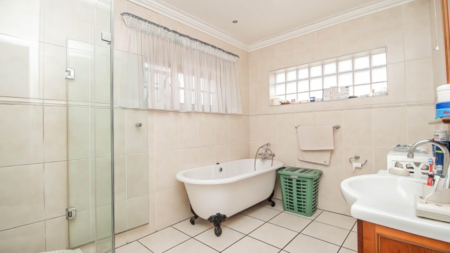 3 Bedroom Property for Sale in Lakefield Gauteng