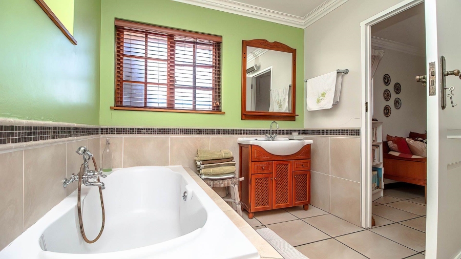 3 Bedroom Property for Sale in Lakefield Gauteng